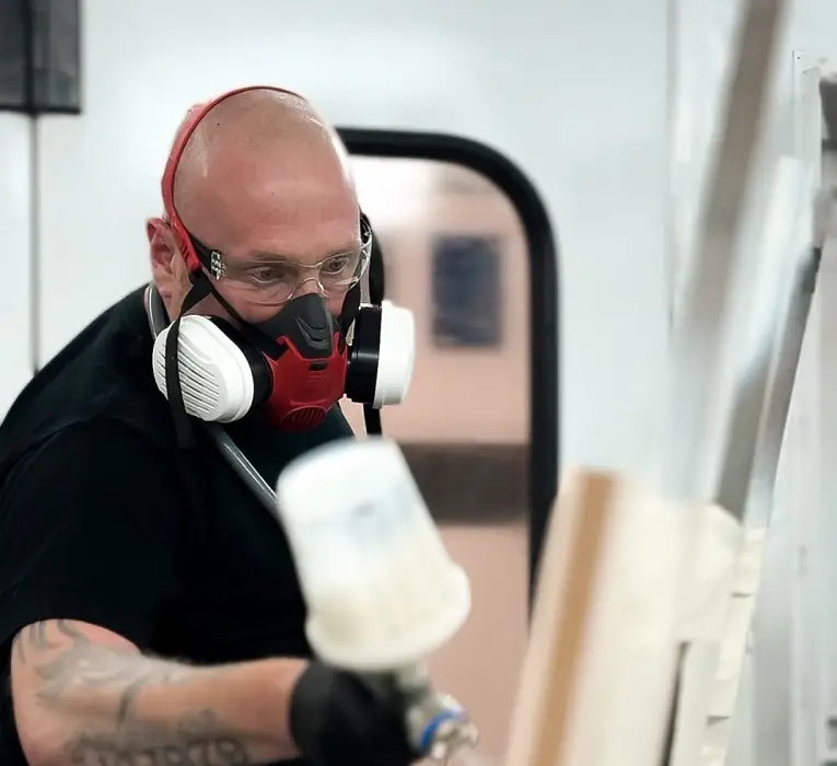 Lakýrník pro zakázkovou výrobu interiérů